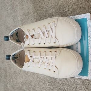 TomsTravel Lite Low Canvas Lace Up Sneaker